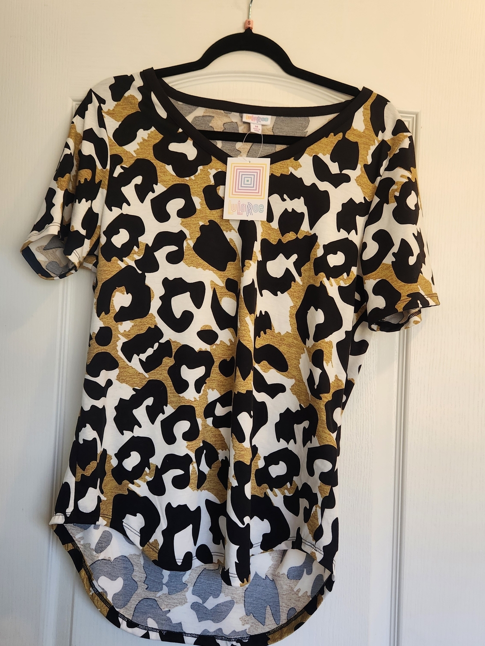 LuLaRoe Iris Black, Gold & White Leopard Print Short Sleeve Top M BNWT